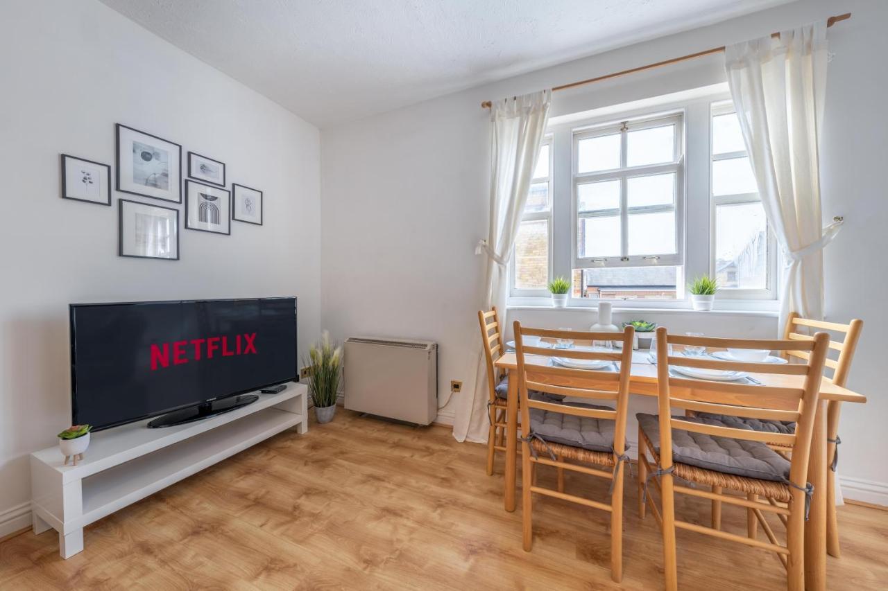 Stansted Airport & Bishops Stortford Town Centre Professional Apartment Бишопс-Стортфорд Экстерьер фото