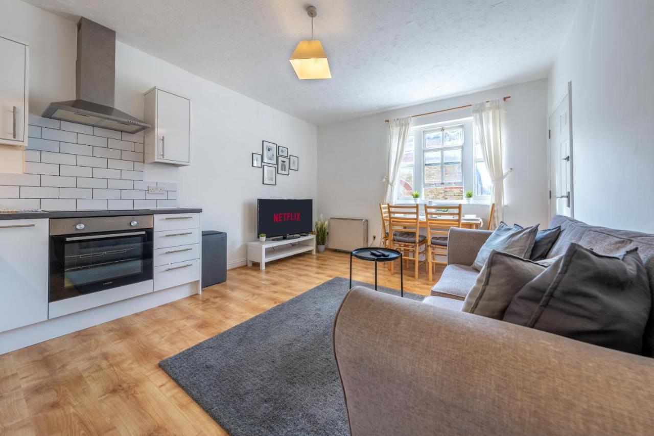 Stansted Airport & Bishops Stortford Town Centre Professional Apartment Бишопс-Стортфорд Экстерьер фото
