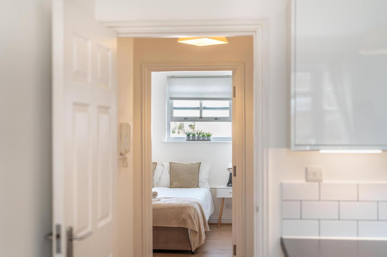 Stansted Airport & Bishops Stortford Town Centre Professional Apartment Бишопс-Стортфорд Экстерьер фото
